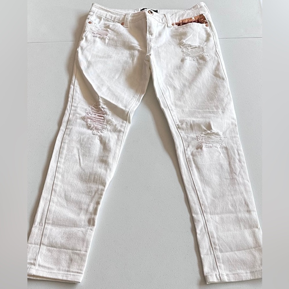 NWOT. DKNY Distressed Skinny White Jeans Size 14
